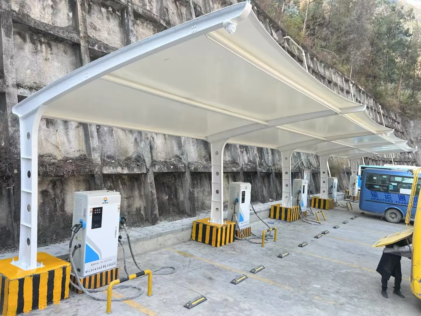 贵州黔西园区停车棚采购:为什么“省”在前面的钱,最后都花在了后面?