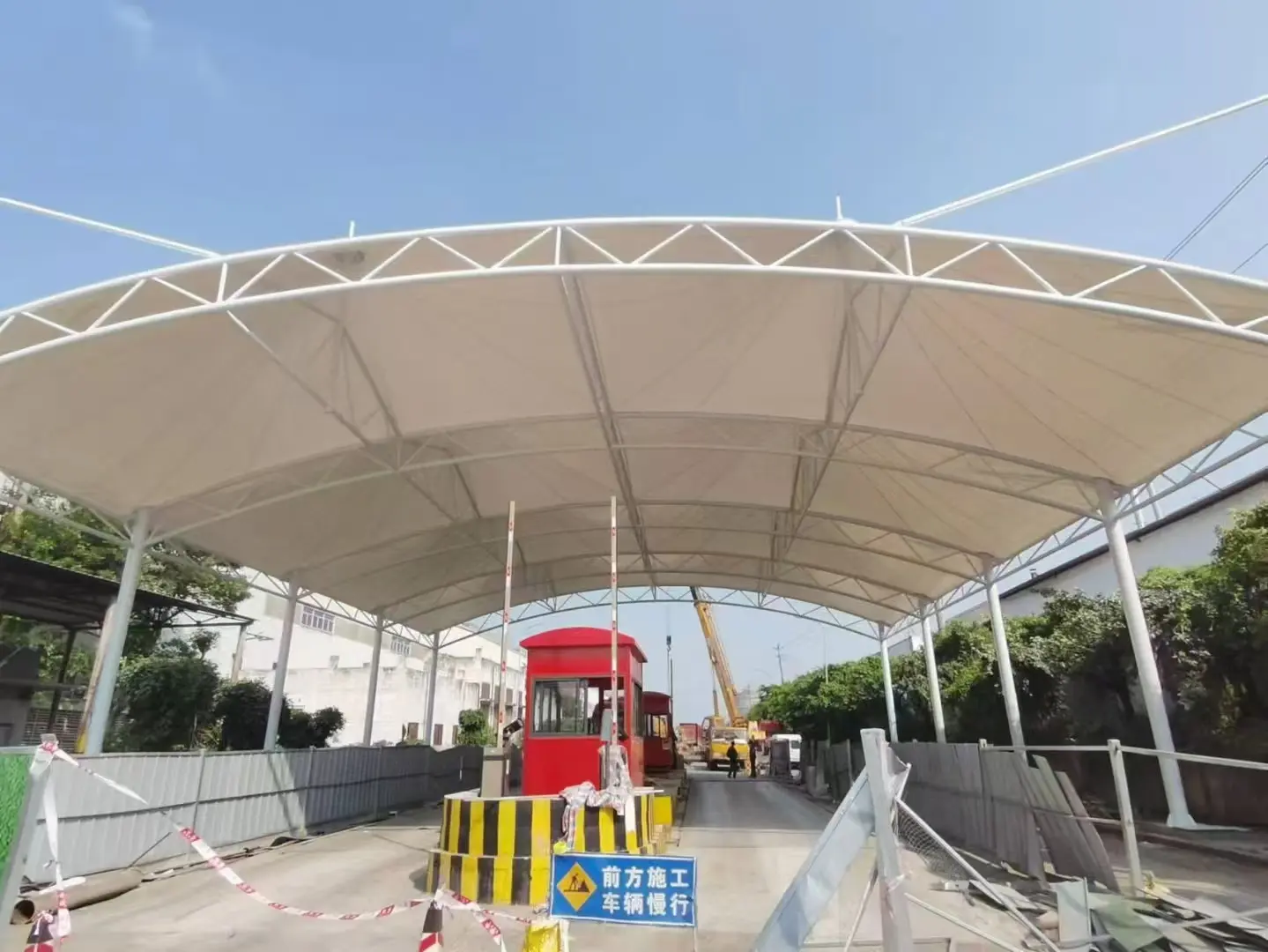 【贵州黔西雨棚】怎么选择【源头工厂】：解决雨棚建造盲目选择的选型标准